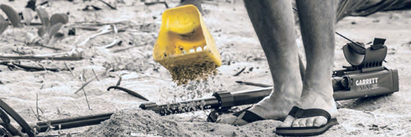 GARRETT Hard Plastic Sand Scoop (Yellow)